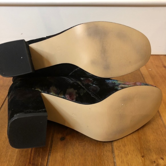 Floral Velvet Booties size 8.5 - Picture 7 of 7